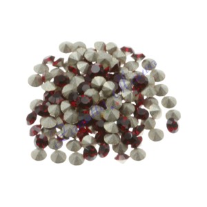 Strass Siam MC de diamètre 1,50-1,60 mm. Paquet de 144 pièces
