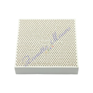 Mattonella forata a nido d'ape mm 100x100x13 regrattaria